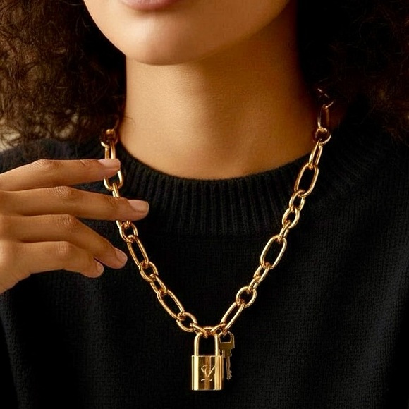Luxurious Authentic Louis Vuitton Gold Padlock Key Necklace Complimentary - Picture 2 of 11
